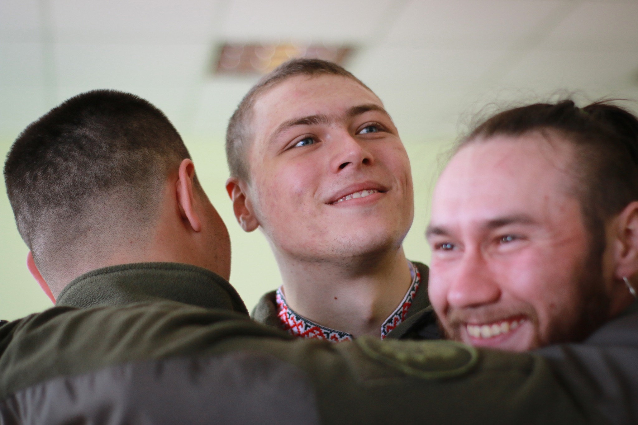 Розлучила війна: харківський нацгвардієць зіграв весілля онлайн.