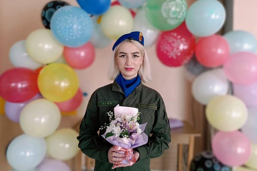 Розлучила війна: харківський нацгвардієць зіграв весілля онлайн.