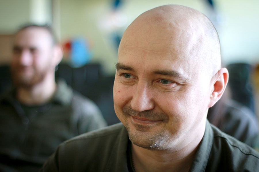 Розлучила війна: харківський нацгвардієць зіграв весілля онлайн.