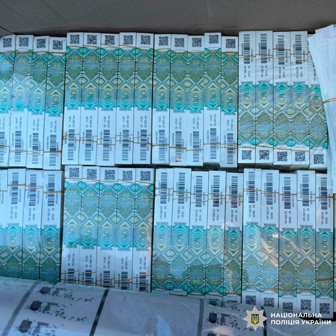 На Харківщині викрили масштабне підпільне виробництво акцизних марок. Фото: Нацполіція