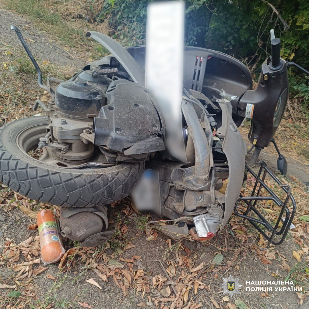 Смертельное ДТП на Харьковщине: Daewoo Lanos сбил скутер с женщиной. Фото: Нацполиция