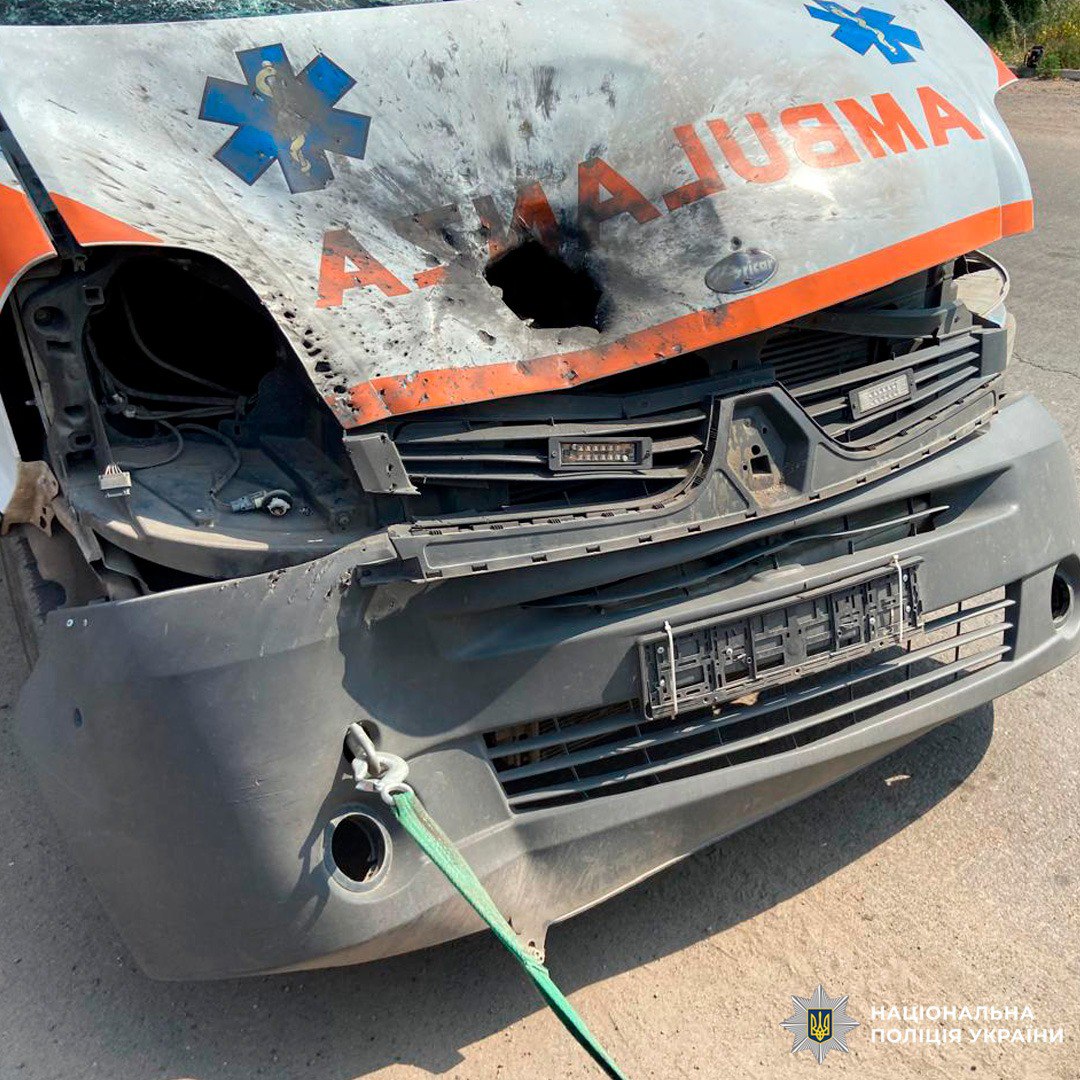 Враг атаковал дроном "скорую" на Харьковщине: пострадали двое медиков. Фото: Нацполиция