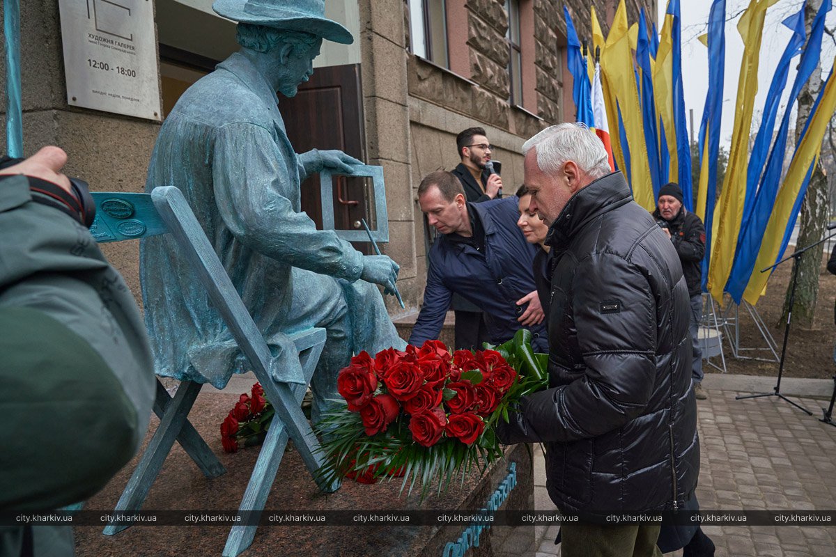 В Харькове открыли памятник всемирно известному украинскому художнику фото 1