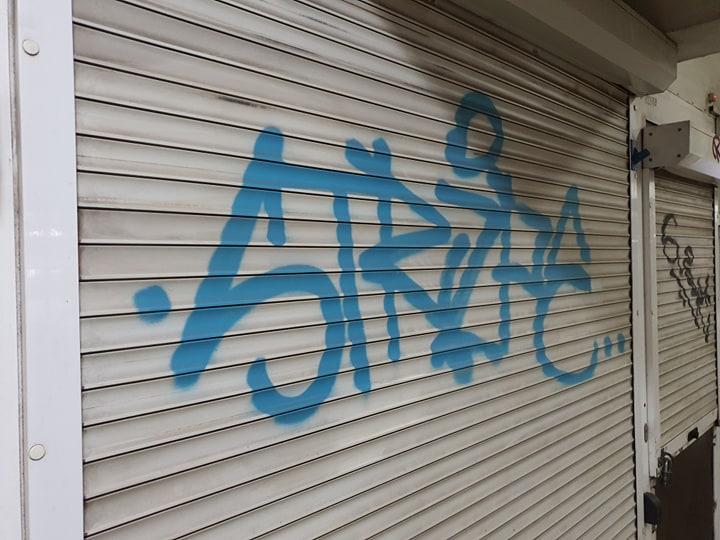 Попытки взлома и граффити: что происходит в закрытом метро Харькова фото 1