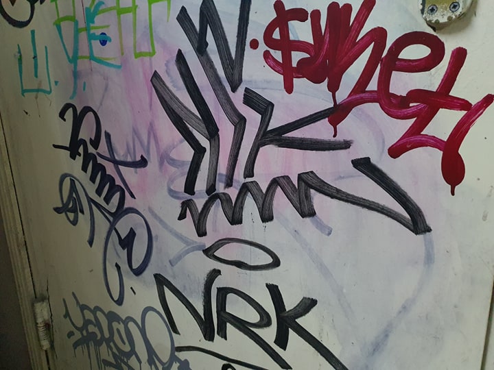 Попытки взлома и граффити: что происходит в закрытом метро Харькова фото 2 1