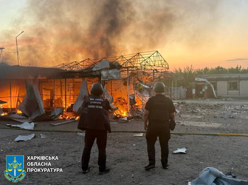 Россияне ударили беспилотниками по рынку в Харьковской области. Фото: Харьковская облпрокуратура