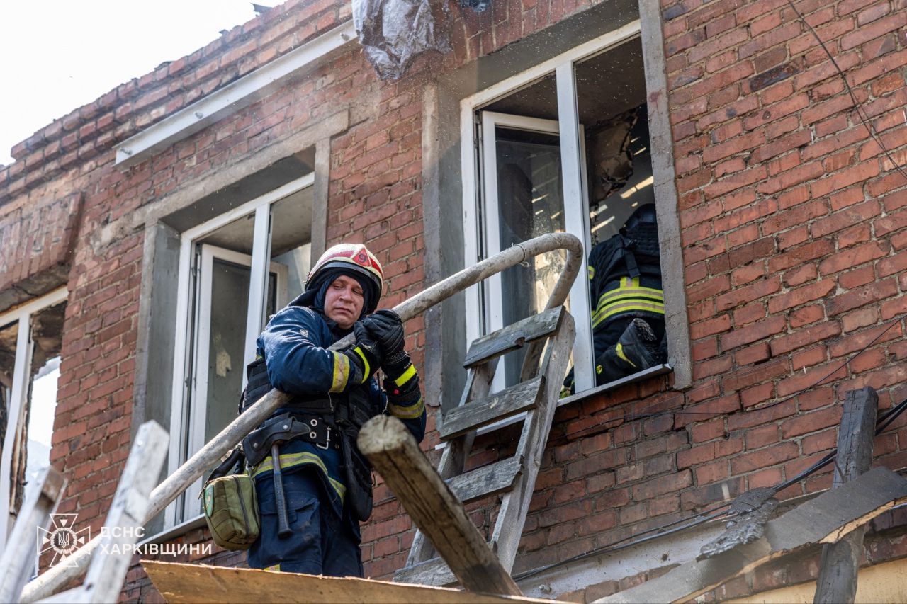 Харків знову під ударом БпЛА: є прильоти у житлових масивах міста. Фото: ДСНС