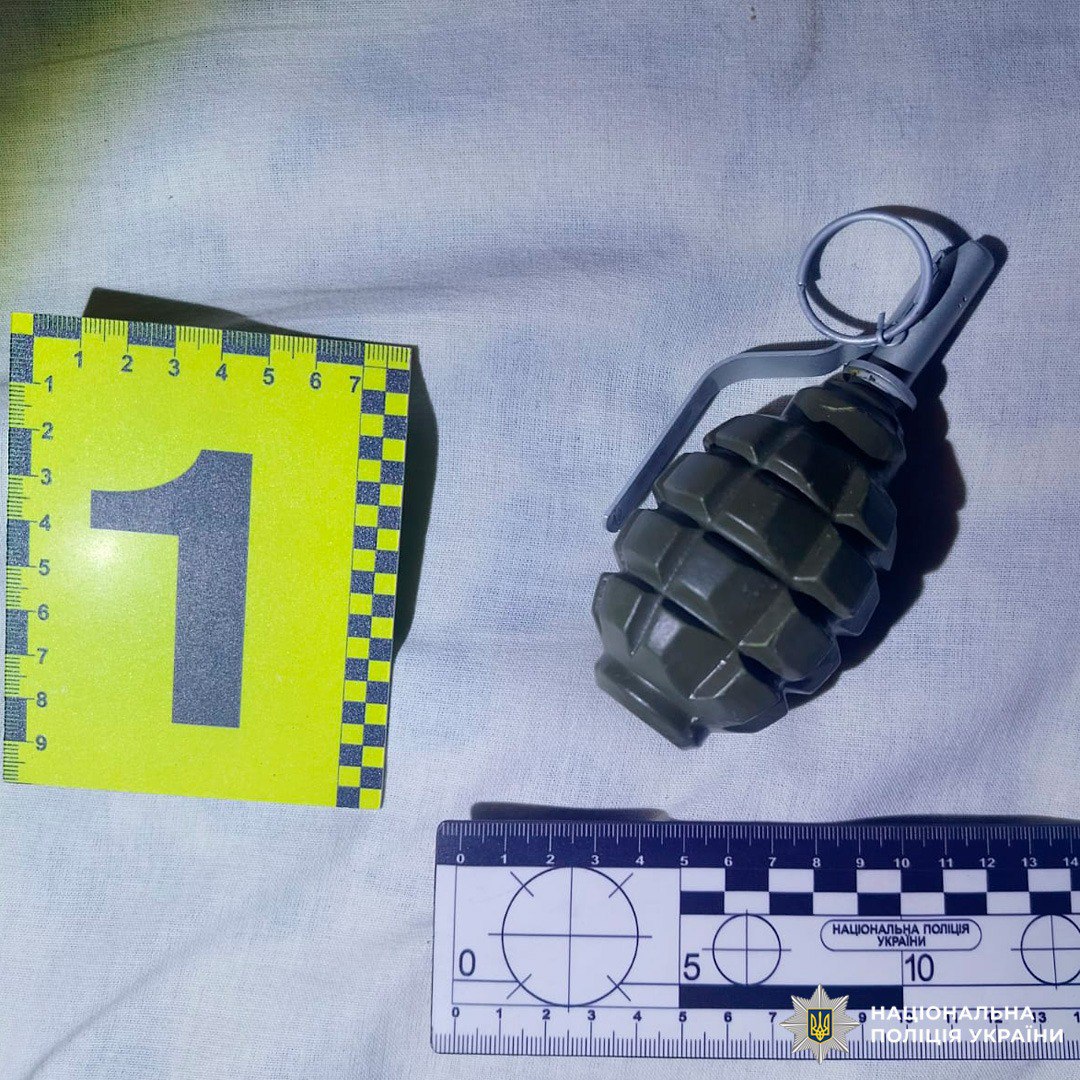 70-летний харьковчанин угрожал взорвать бывшую жену гранатой. Фото: Нацполиция