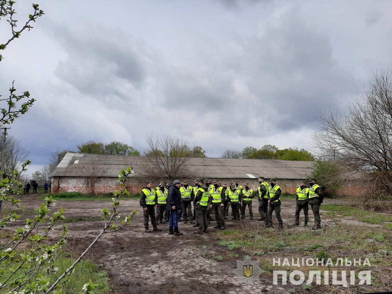 Ищут водолазы и авиация: в поисках пропавшей под Харьковом девочки участвуют 500 человек фото 3 2