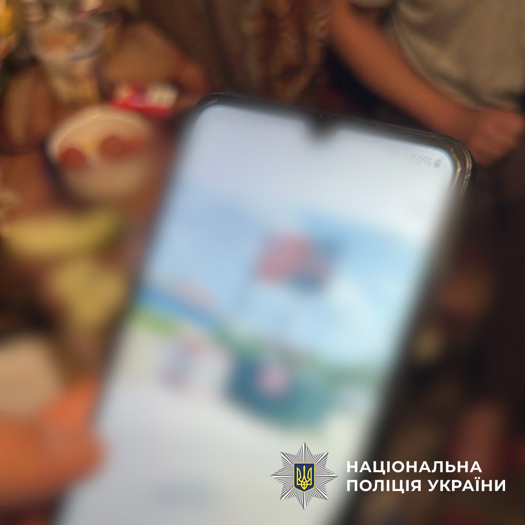 На Харківщині затримано чоловіка, який "зливав" дані про військові об&rsquo;єкти. Фото: Нацполіція