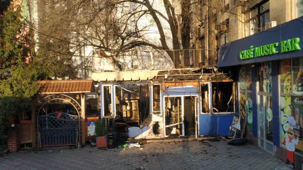 Откуда дым: ночью на Научной горело кафе фото 1