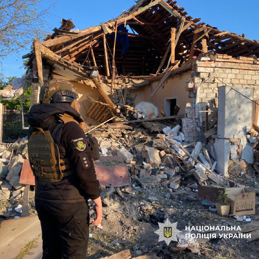 Постраждали дев'ять людей: рф б'є по Харківщині КАБами і снарядами. Фото: Нацполіція