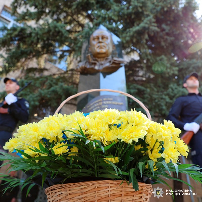 В Харькове открыли памятник полицейскому. Фото: Нацполиция