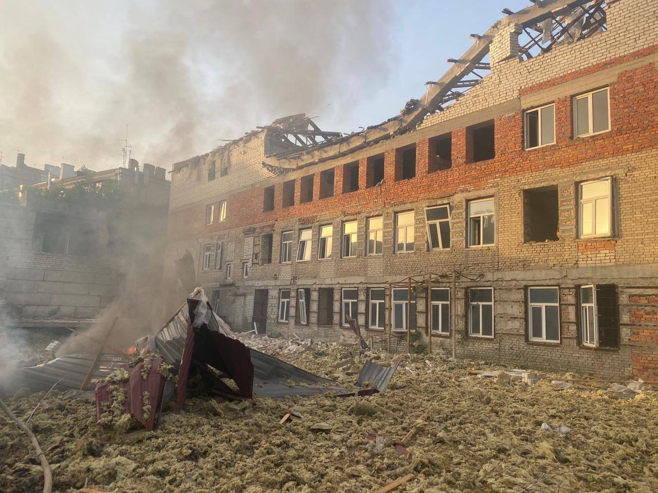 Харків атакували бпла: пошкоджено пологовий будинок, є постраждалі. Фото: ХОВА