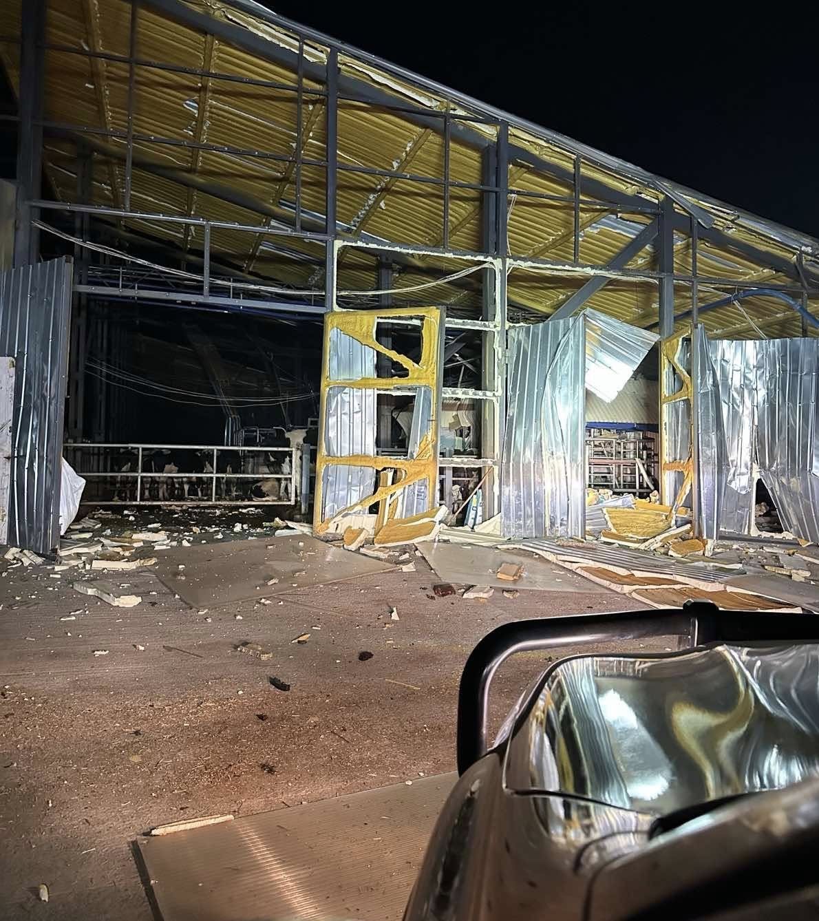 рф уничтожила одно из ведущих производств молока в Харьковской области. Фото: Всеукраинский Аграрный Совет