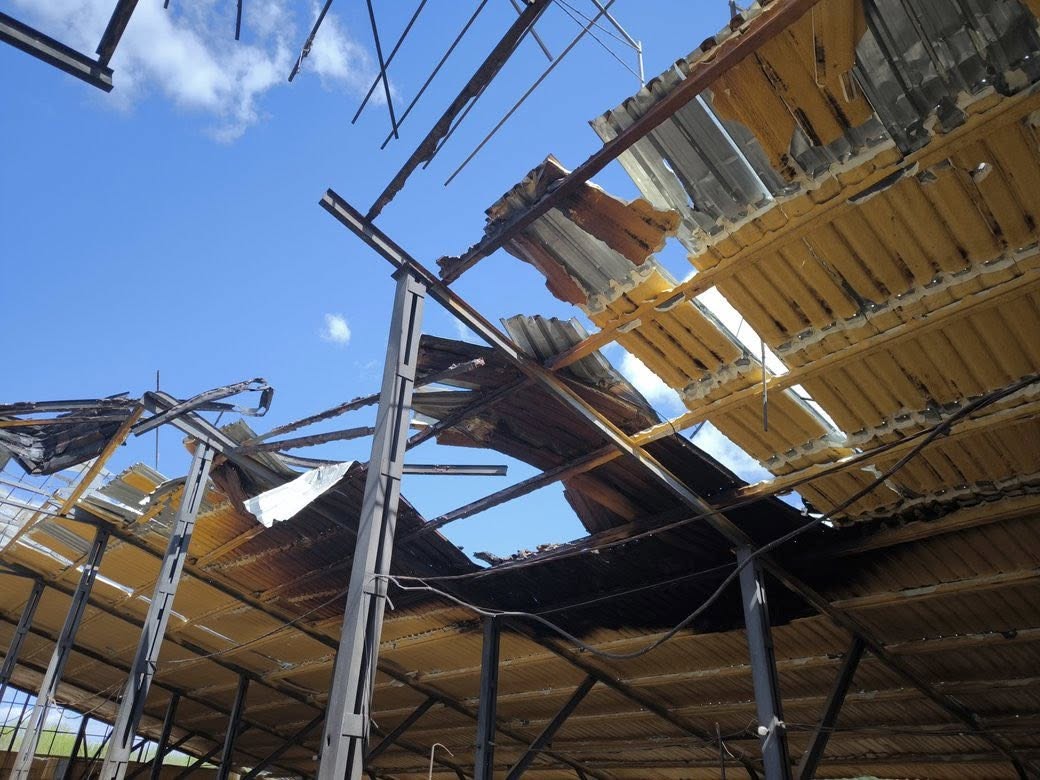 рф уничтожила одно из ведущих производств молока в Харьковской области. Фото: Суспільне