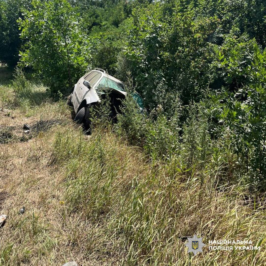 Смертельное ДТП под Харьковом: водитель ВАЗа выехал на встречку и врезался в Renault. Фото: Нацполиция