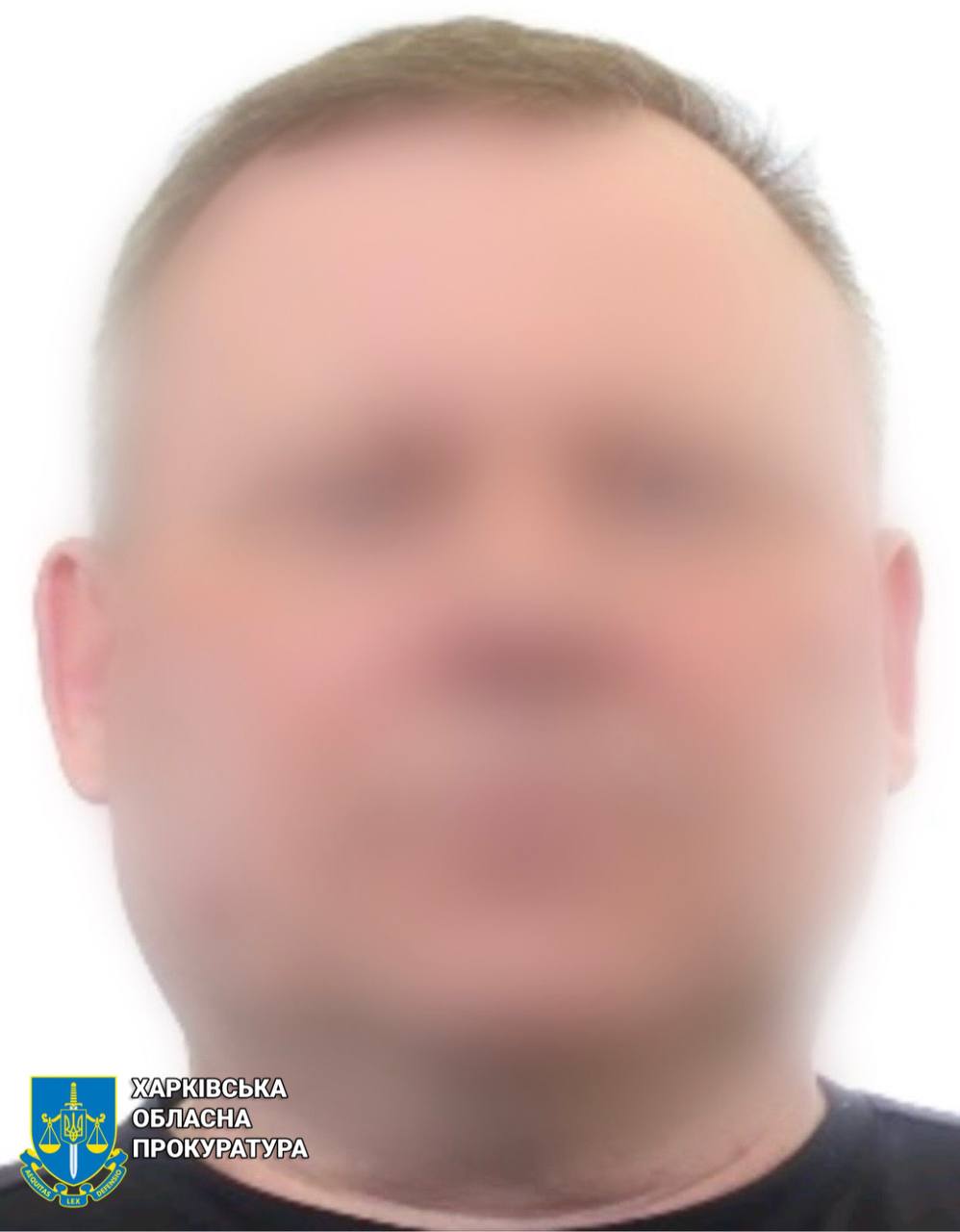 Коллаборант из Изюмщины агитировал работать по законам РФ и уничтожал украинские книги.Фото: Харьковская облпрокуратура