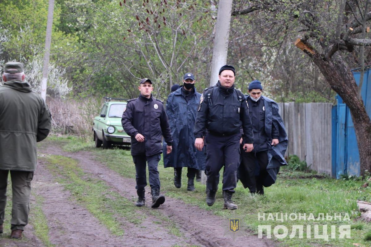 Ищут водолазы и авиация: в поисках пропавшей под Харьковом девочки участвуют 500 человек фото 4 3