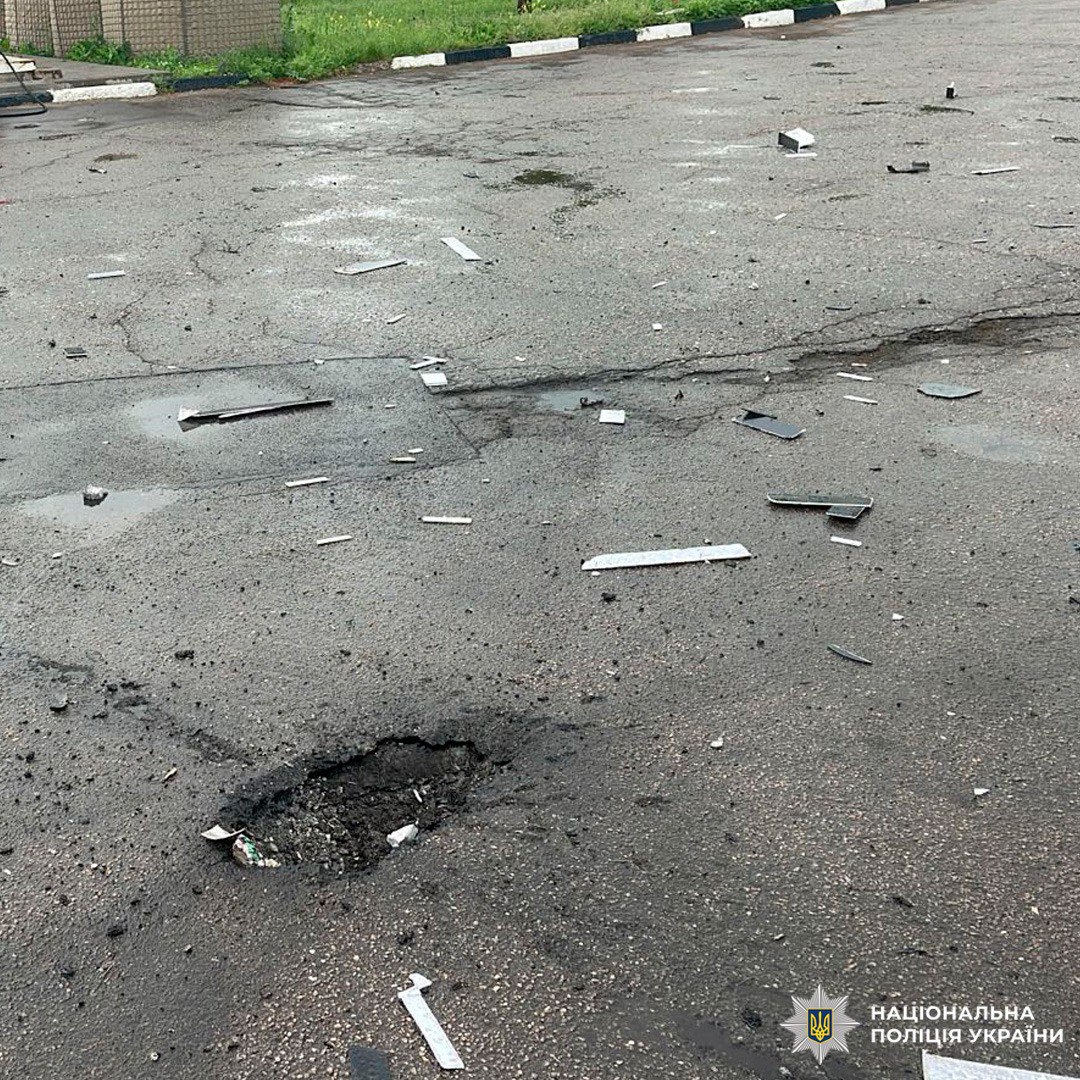 Российский беспилотник ударил по АЗС в Харькове. Фото: Нацполиция