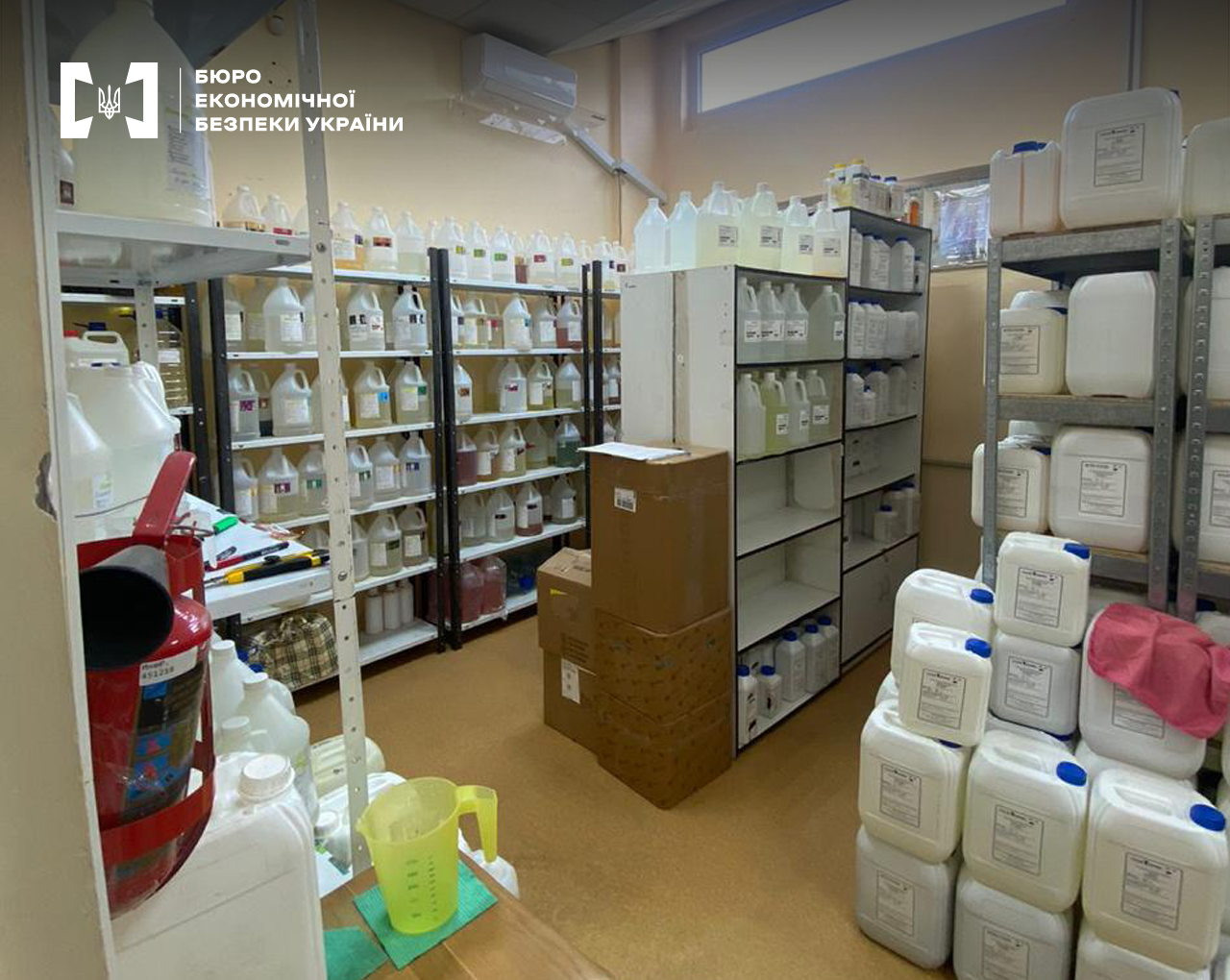 Под Харьковом разоблачили подпольное производство жидкостей для вейпов на 1,2 млрд грн Фото: БЭБ