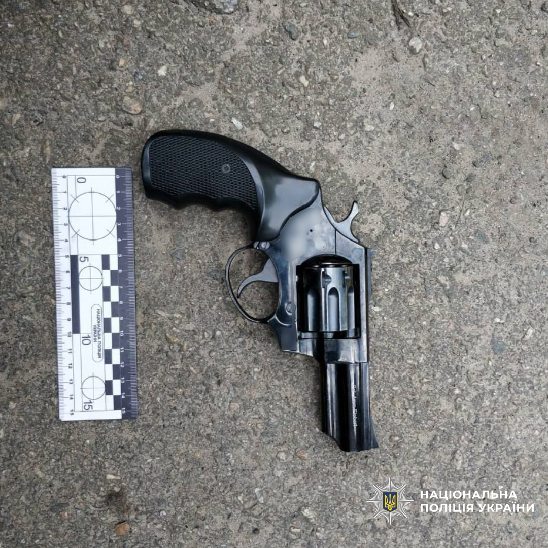 "Заступился" за мать: в Харькове мужчина пытался застрелить отчима фото