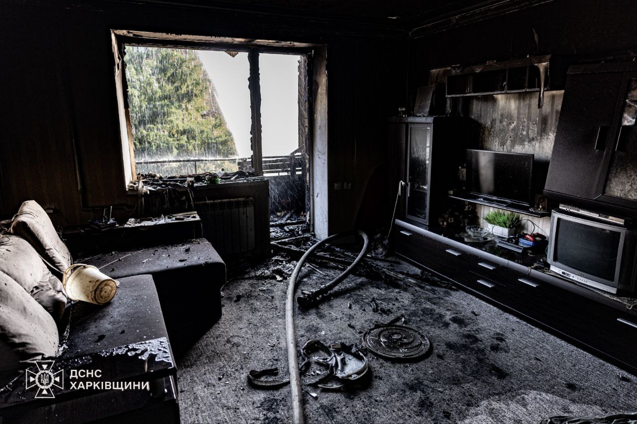 В Харькове горела многоэтажка: спасена женщина. Фото: ГСЧС