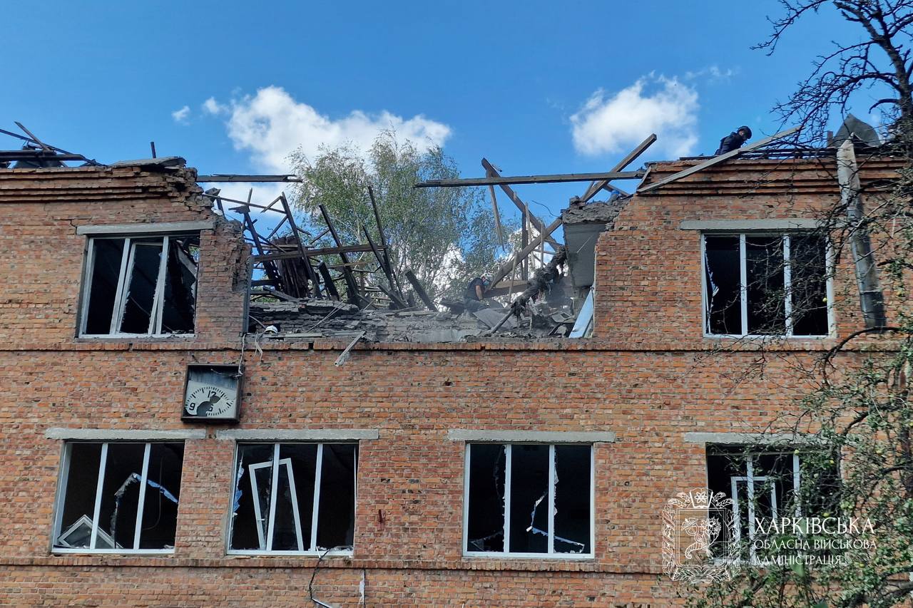Попали в тубдиспансер: россияне ударили по Харькову КАБом. Фото: ХОВА