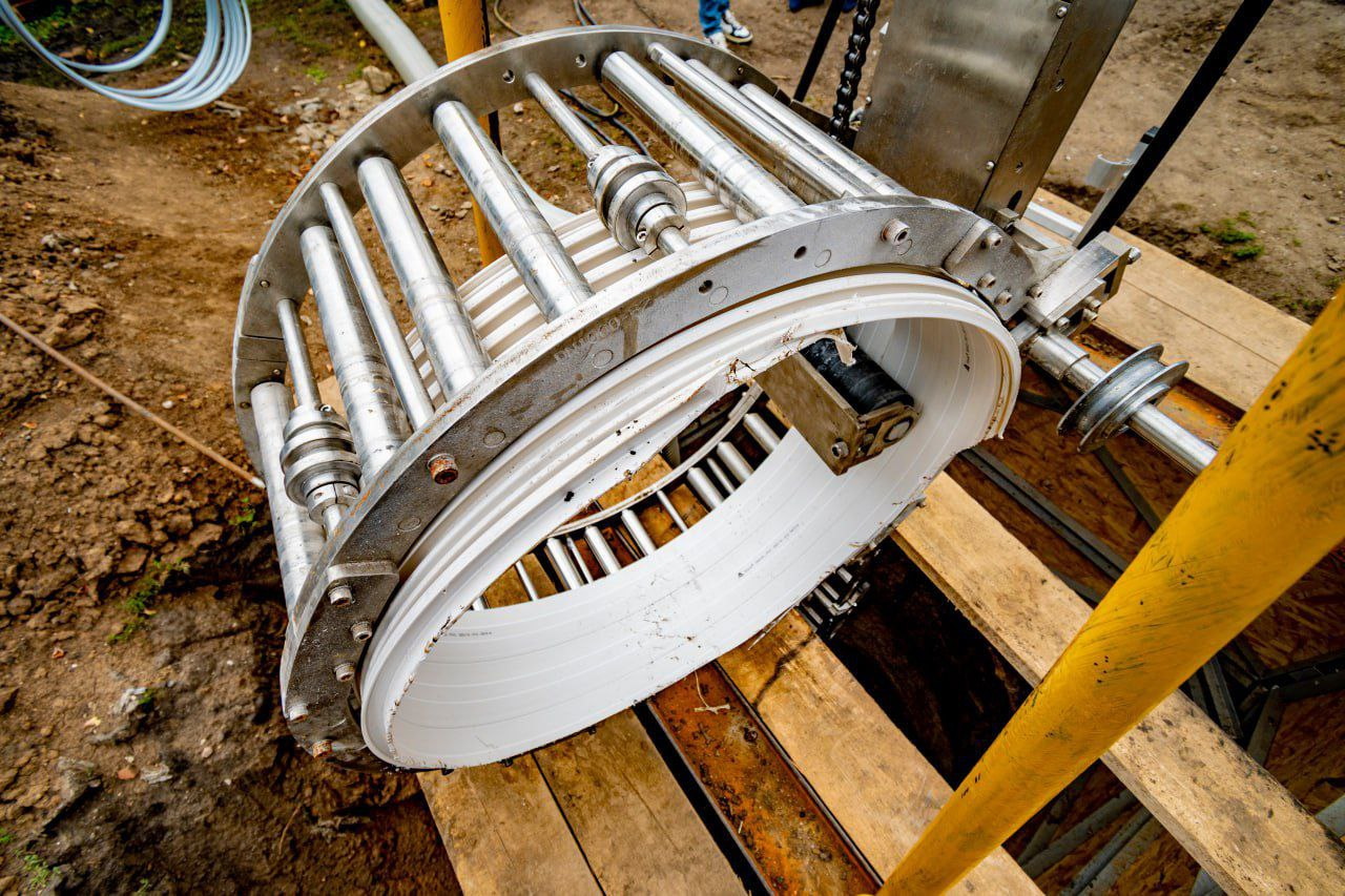 Без раскопок: в Харькове впервые в Украине был отремонтирован коллектор новым методом. Фото: ХТС