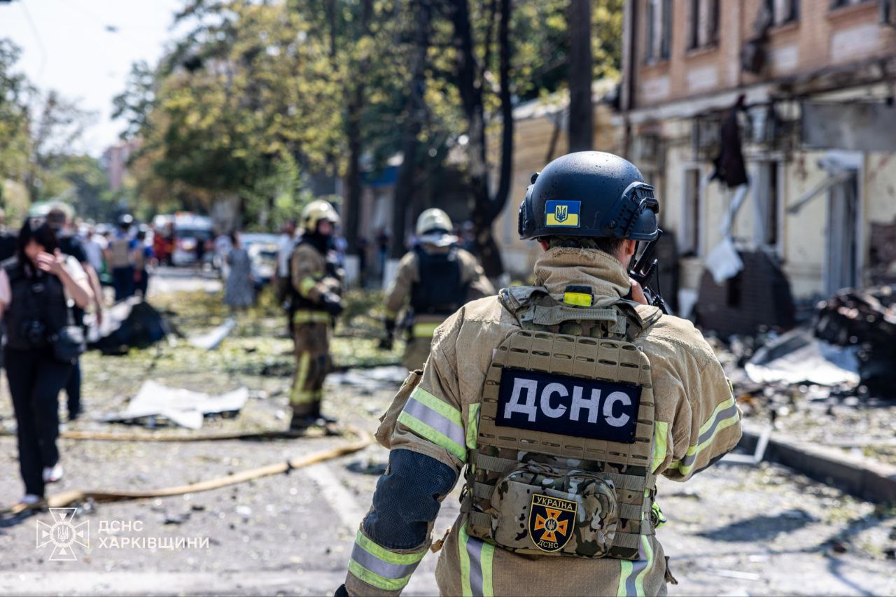 Харків знову під ударом БпЛА: є прильоти у житлових масивах міста. Фото: ДСНС