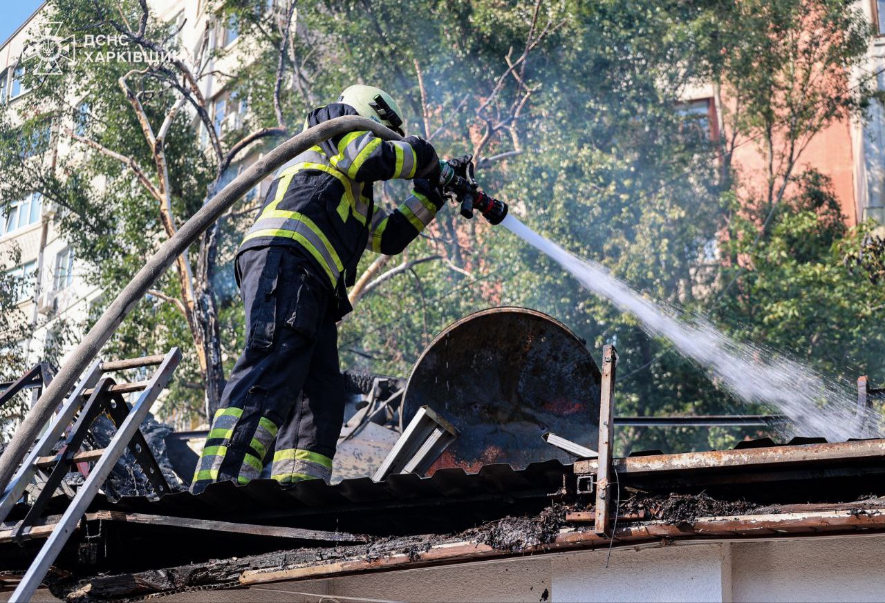 На Олексіївці у Харкові згоріло кафе. Фото: ДСНС