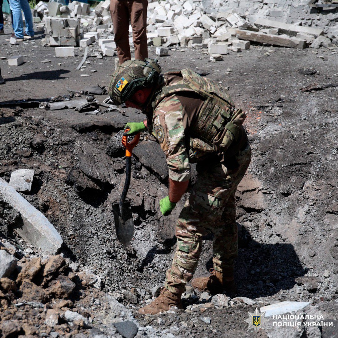 Авіаудар по Харкову: більше 40 постраждалих, серед них — вагітні і немовлята. Фото: Нацполіція