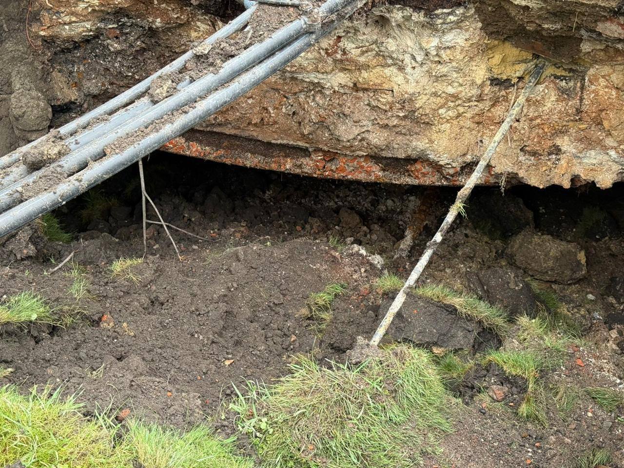 В харьковском сквере "Стрелка" обнаружили старинные катакомбы. Фото: Харьковский горсовет