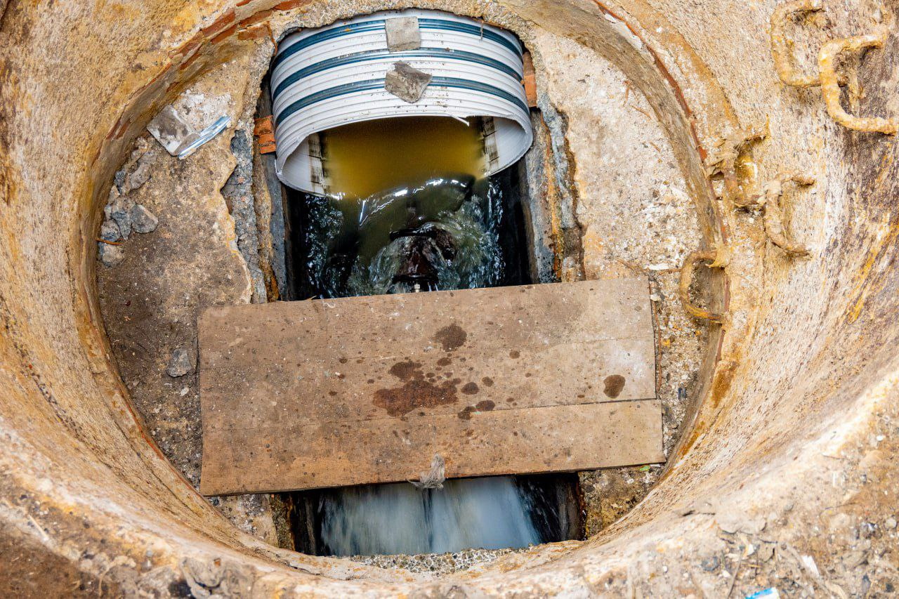 Без раскопок: в Харькове впервые в Украине был отремонтирован коллектор новым методом. Фото: ХТС