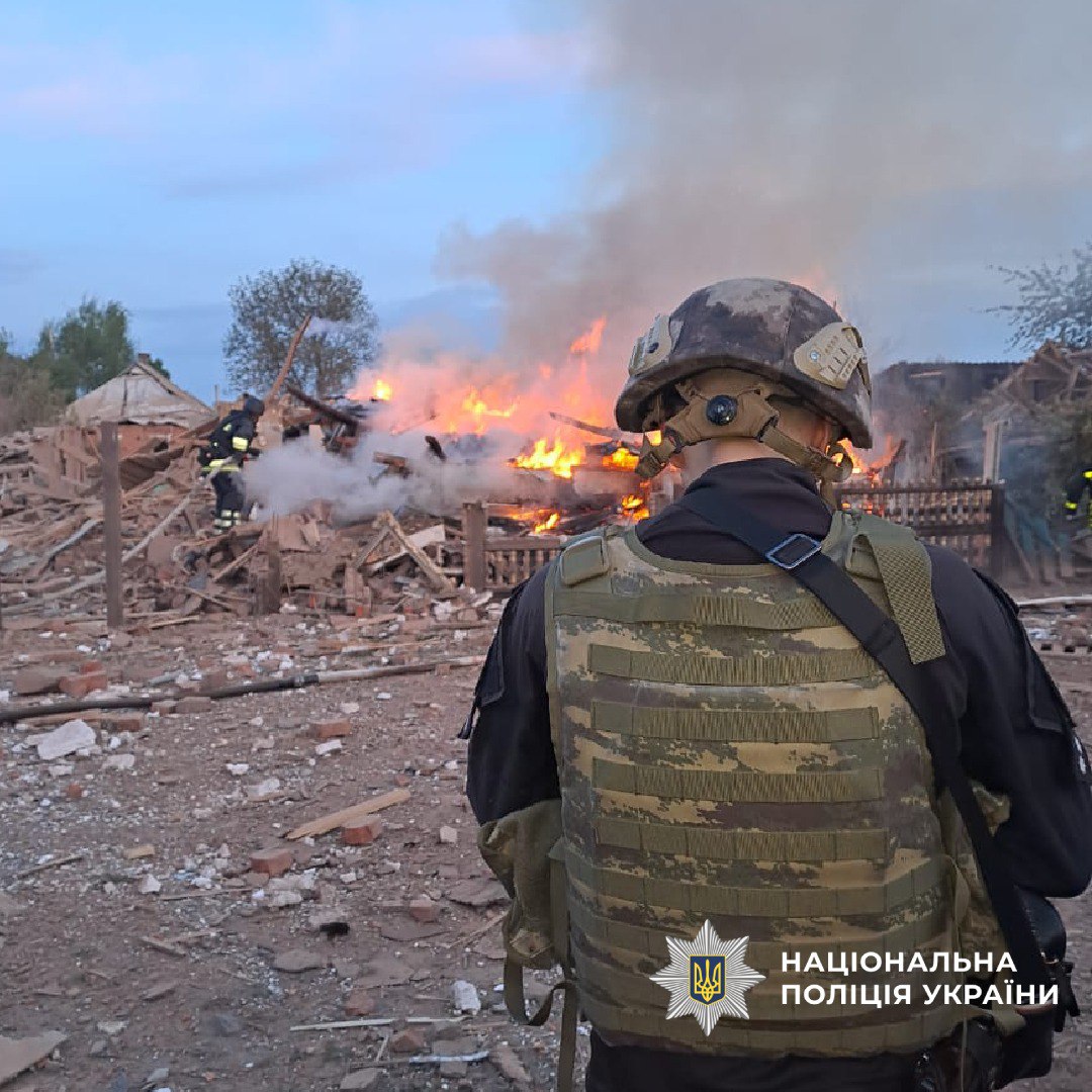 Постраждали дев'ять людей: рф б'є по Харківщині КАБами і снарядами. Фото: Нацполіція