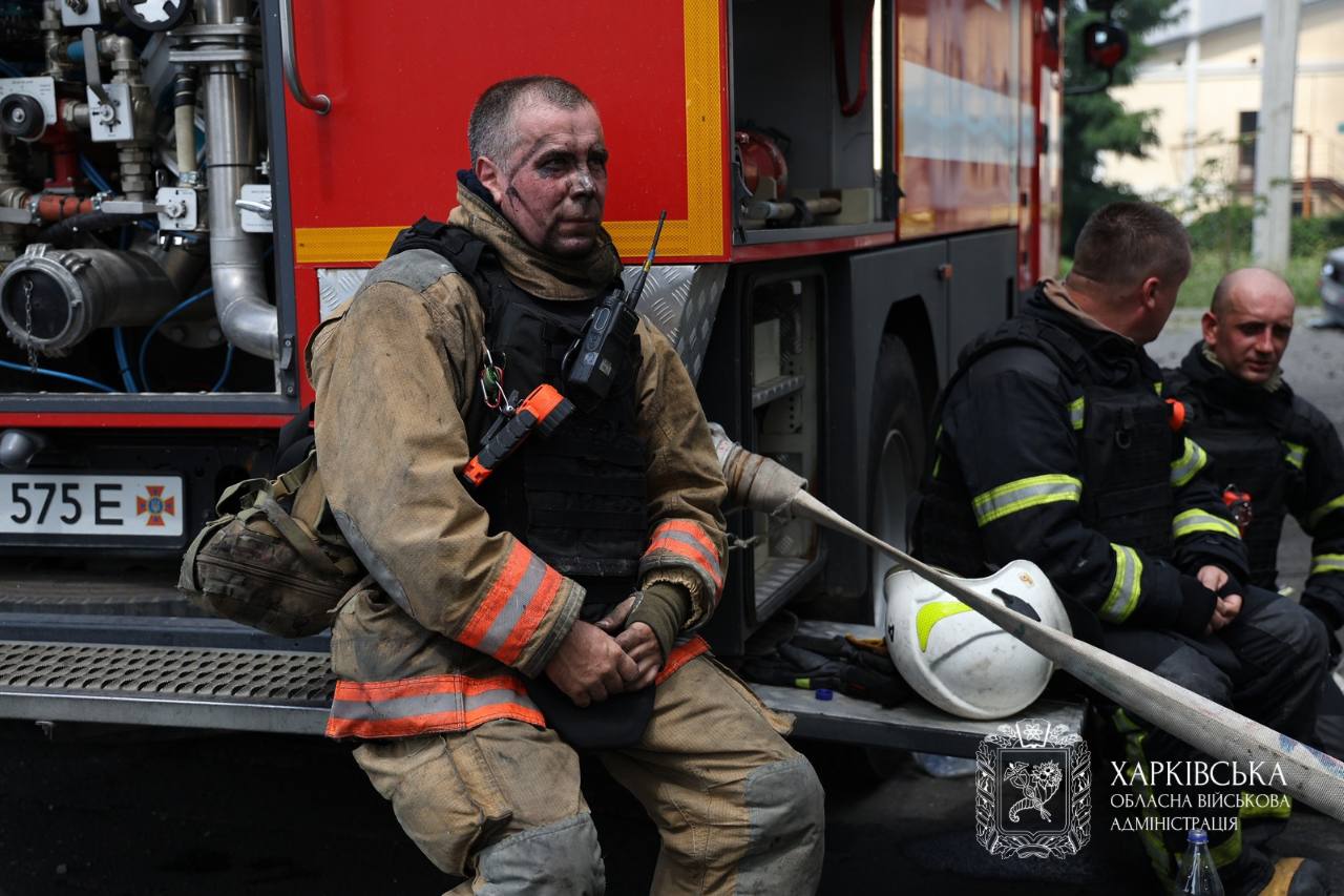 Россияне ударили КАБами по центру Харькова: "прилет" возле многоэтажки. Фото: ХОВА