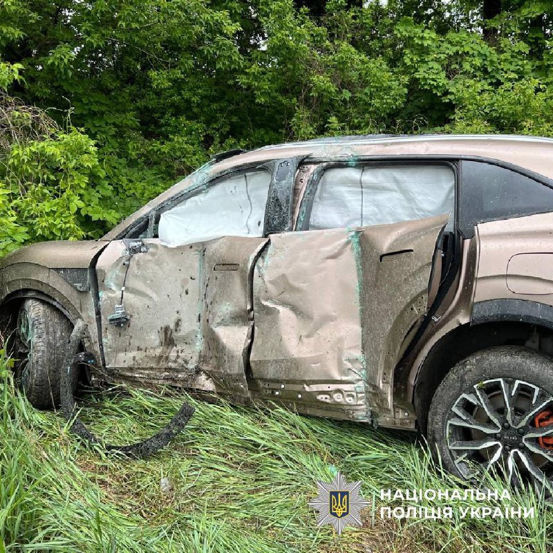 Водитель, автомобиль которого снес остановку, задержан. Фото: Нацполиция