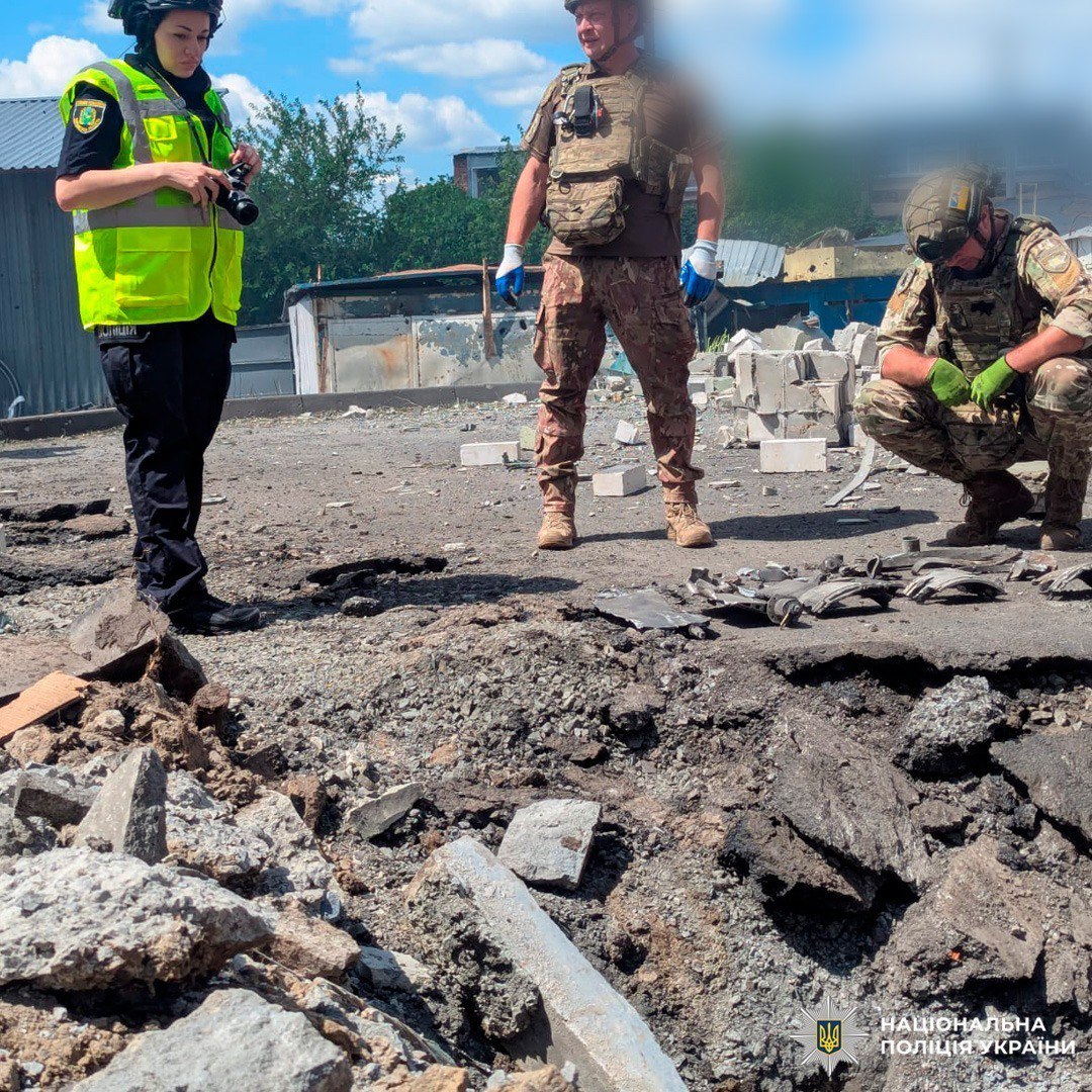 Авіаудар по Харкову: більше 40 постраждалих, серед них — вагітні і немовлята. Фото: Нацполіція