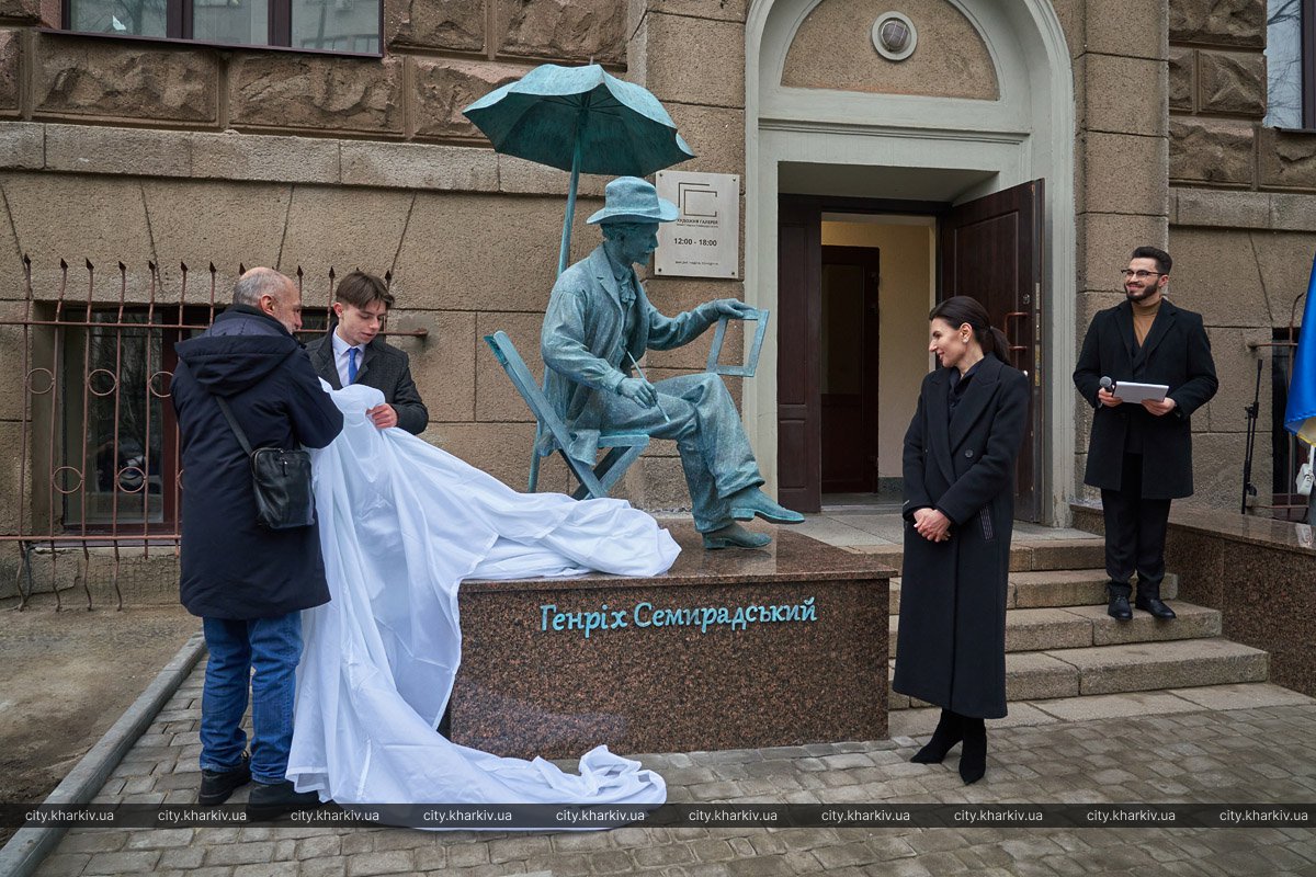 В Харькове открыли памятник всемирно известному украинскому художнику фото 2 1