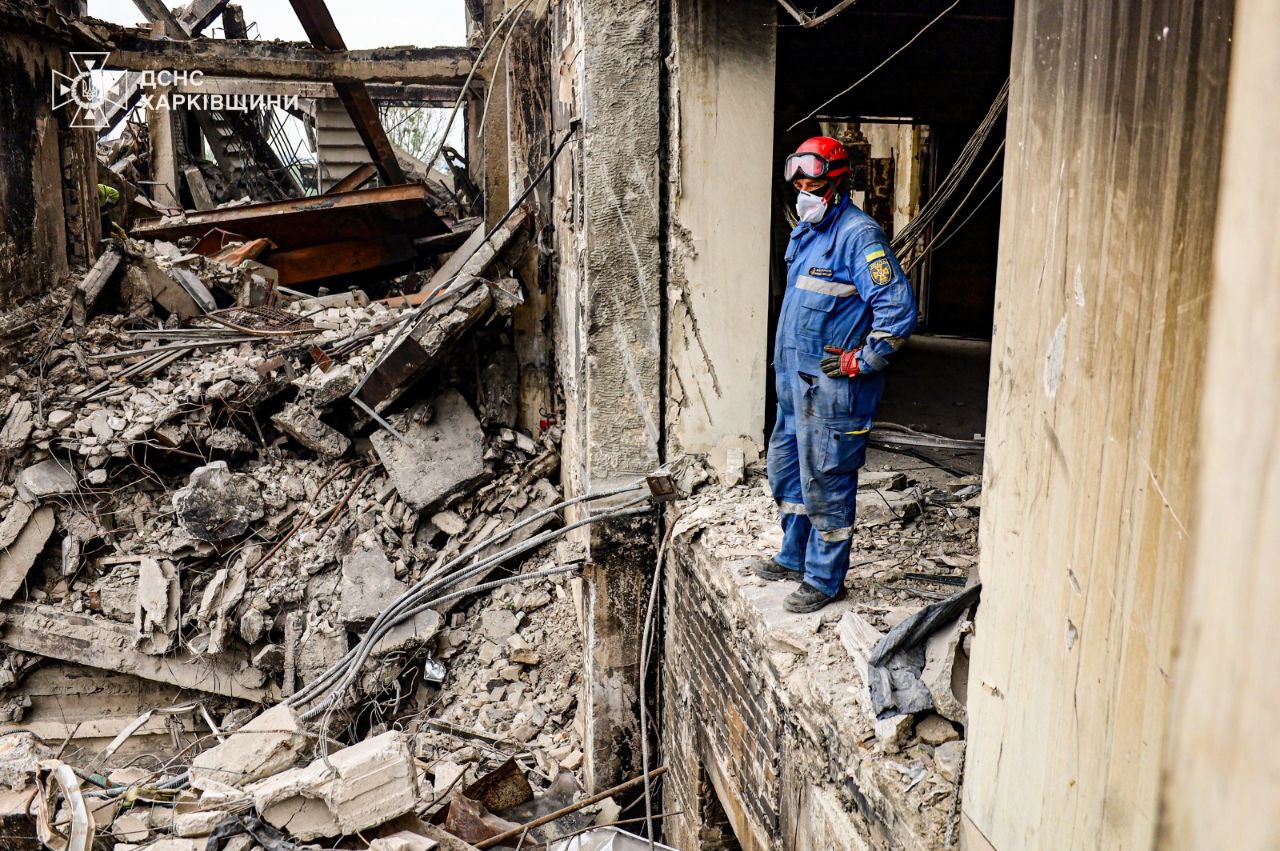 У Харкові завершено пошукові роботи після обстрілу: знайдено тіла шести загиблих.