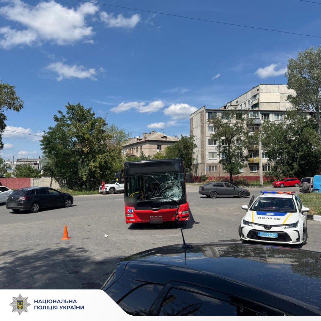 В Харькове погиб водитель электросамоката после столкновения с автобусом. Фото: Нацполиция