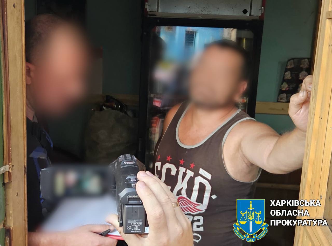 В Харькове под вывеской "Продукты" скрывался игровой зал и склад фальсификата. Фото: Харьковская облпрокуратура