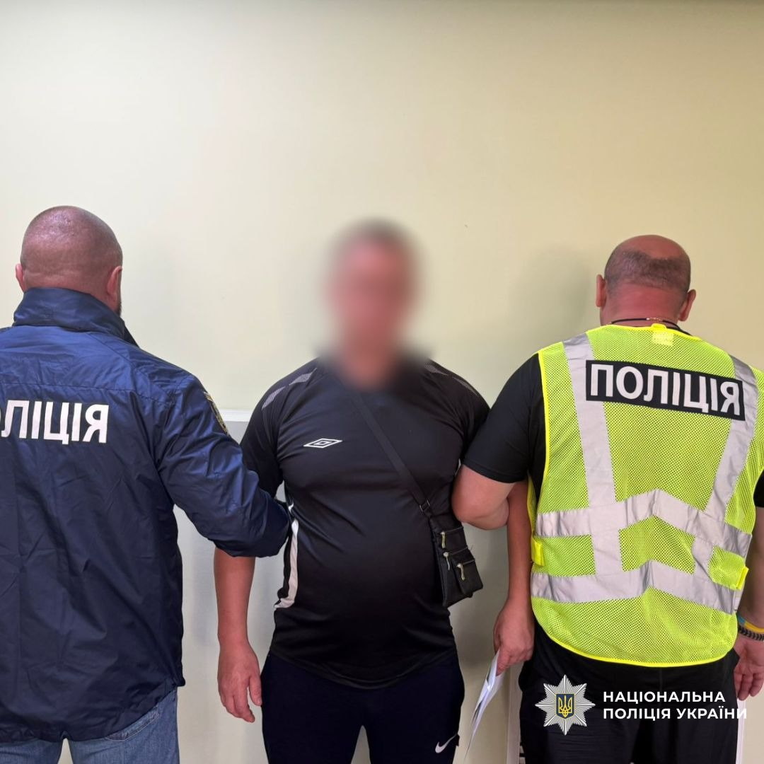 На Харьковщине мужчина напал на женщину, забрал деньги и поджег ее дом