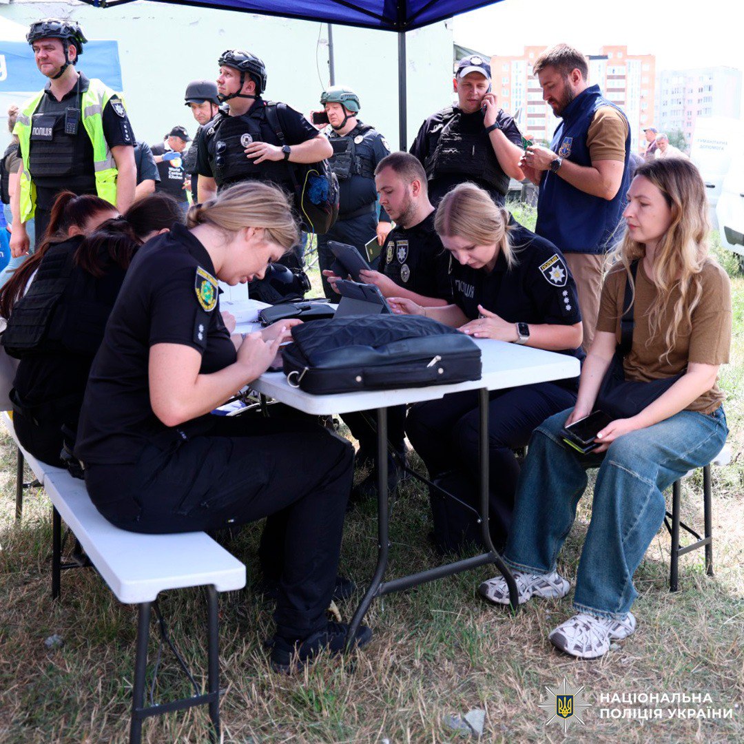 Авіаудар по Харкову: більше 40 постраждалих, серед них — вагітні і немовлята. Фото: Нацполіція