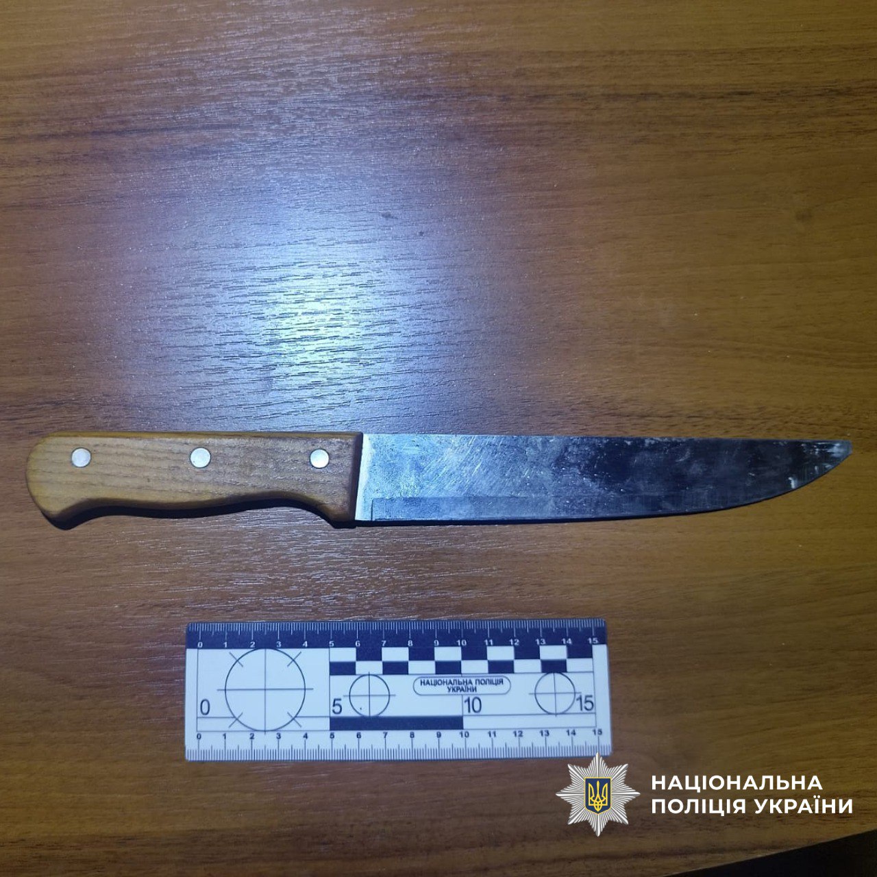 У Харкові чоловік утримував двох жінок у квартирі та погрожував їм ножем. Фото: Нацполіція