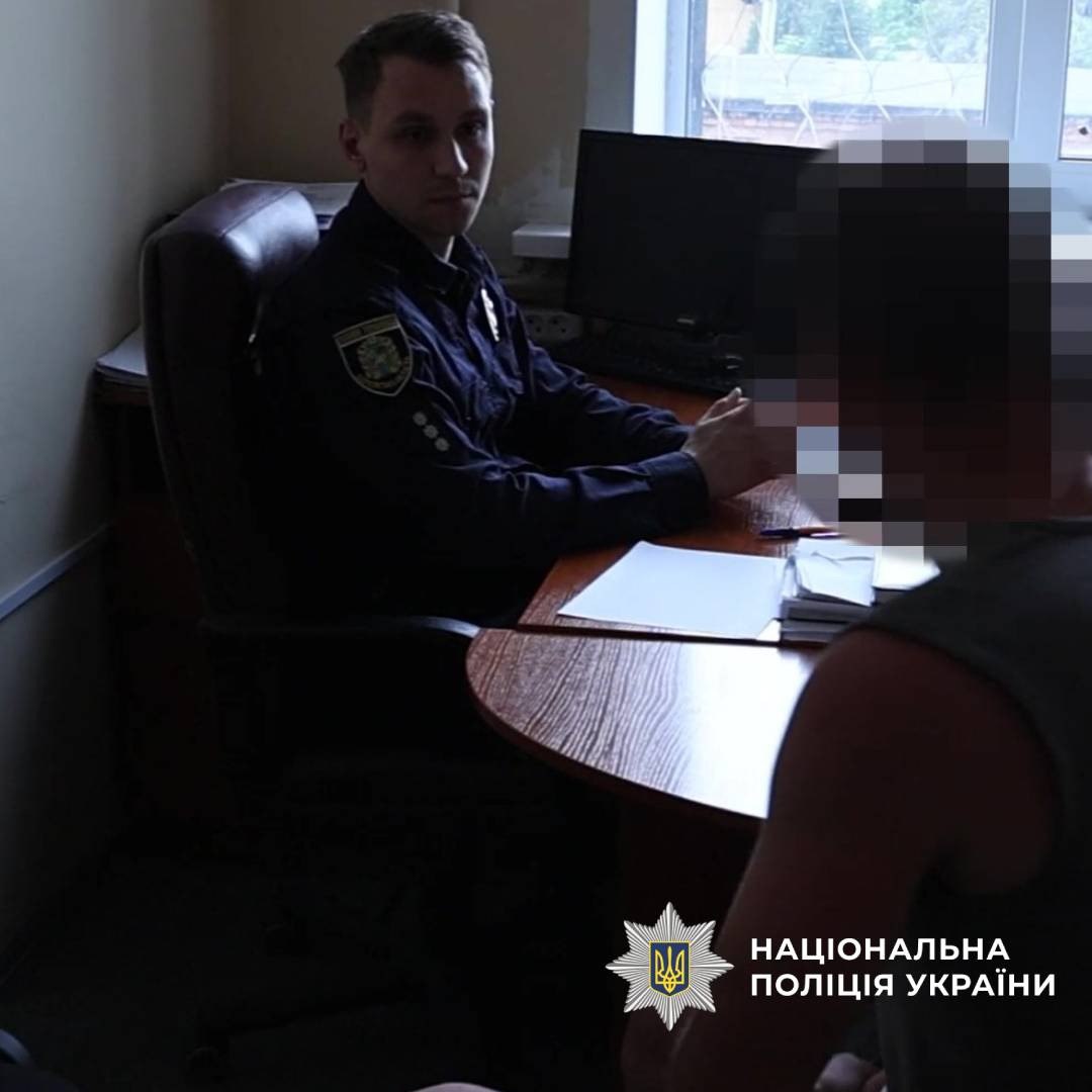 В Харькове мужчина поджег здание ТЦК и скрылся через окно. Фото: Нацполиция