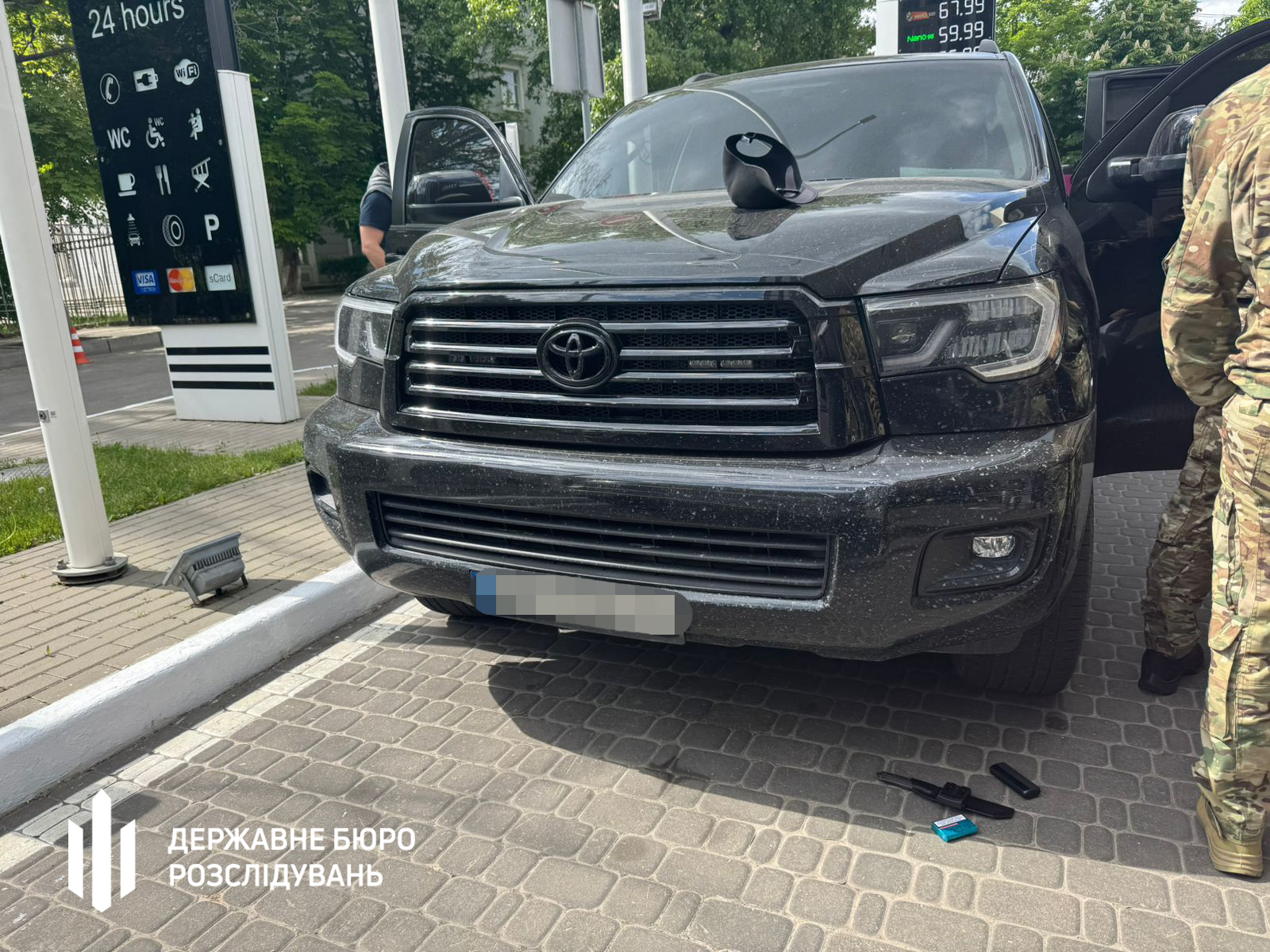 Военного и харьковчанина будут судить за переправку "уклонистов" за $50 тысяч. Фото: ДБР