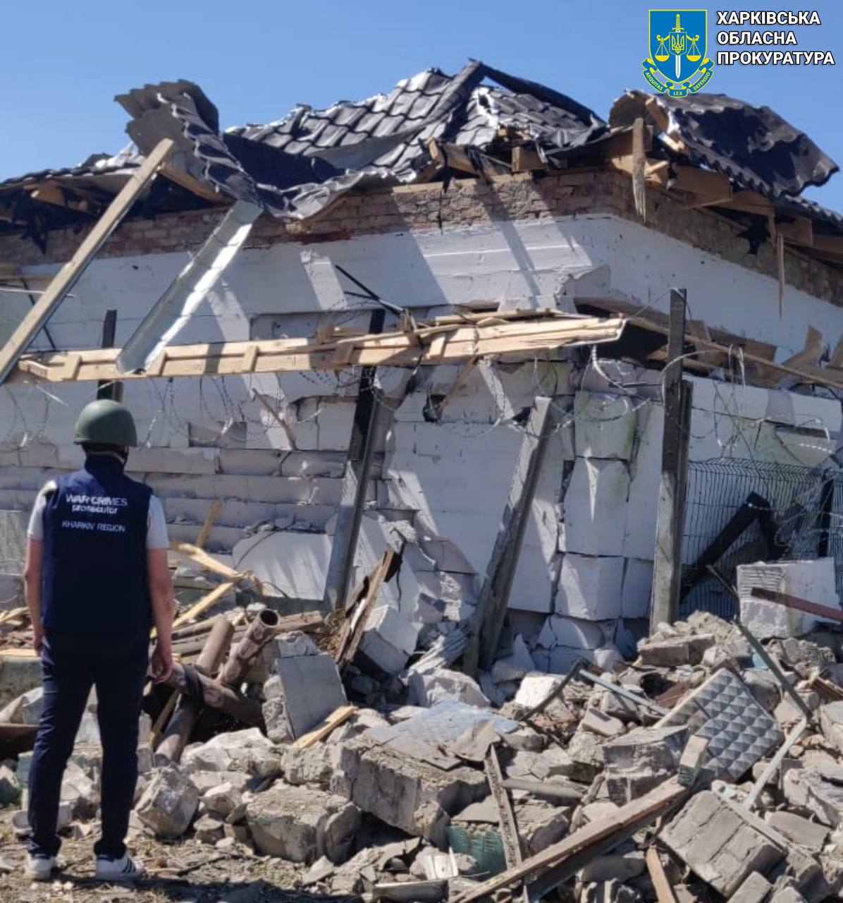 Окупанти вдень обстріляли місто під Харковом: загинула жінка, ще 10 — поранено. Фото: Харківська облпрокуратура
