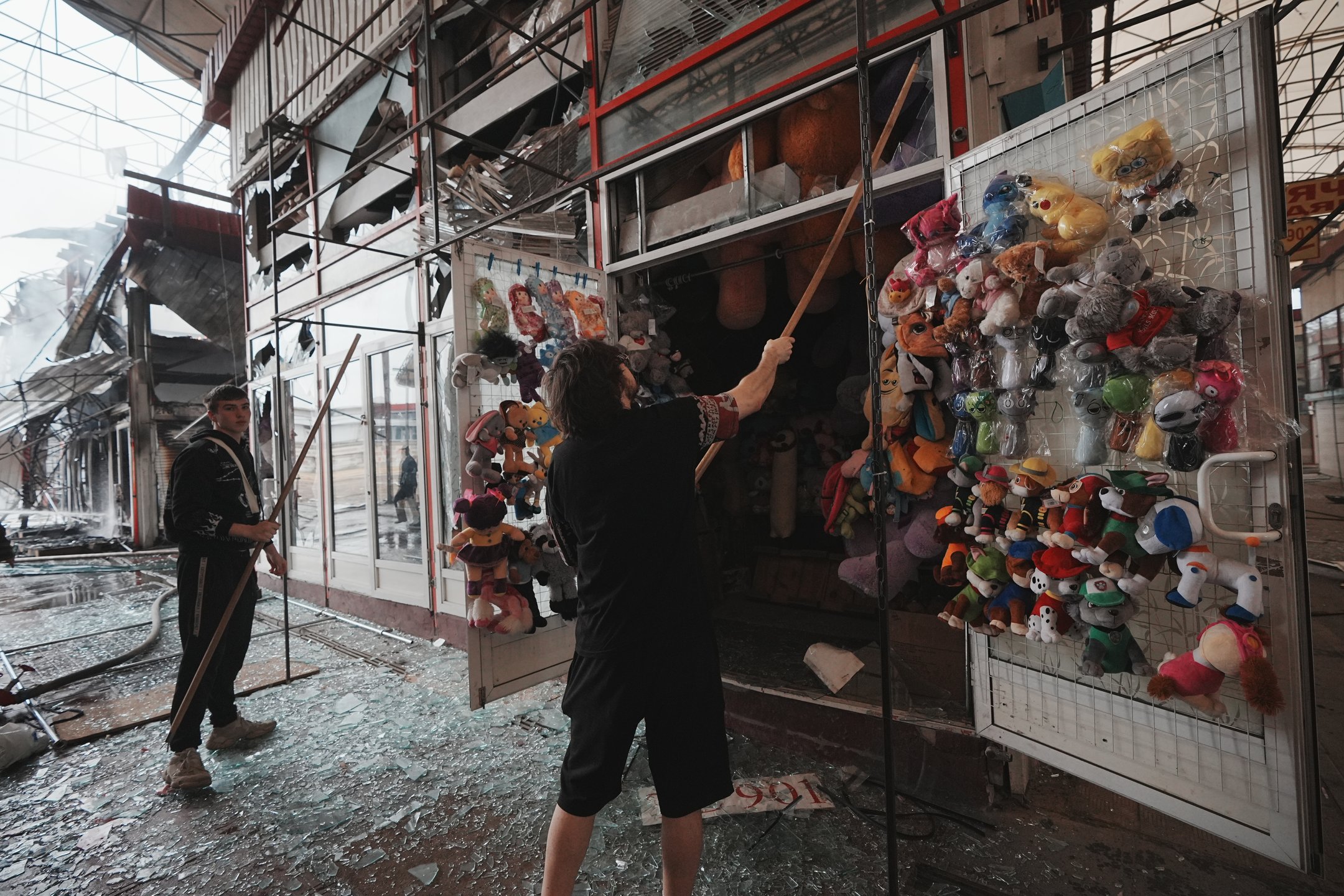 Пожар на рынке "Барабашово" после удара "Шахеда". Фото: Суспільне/Виктория Якименко