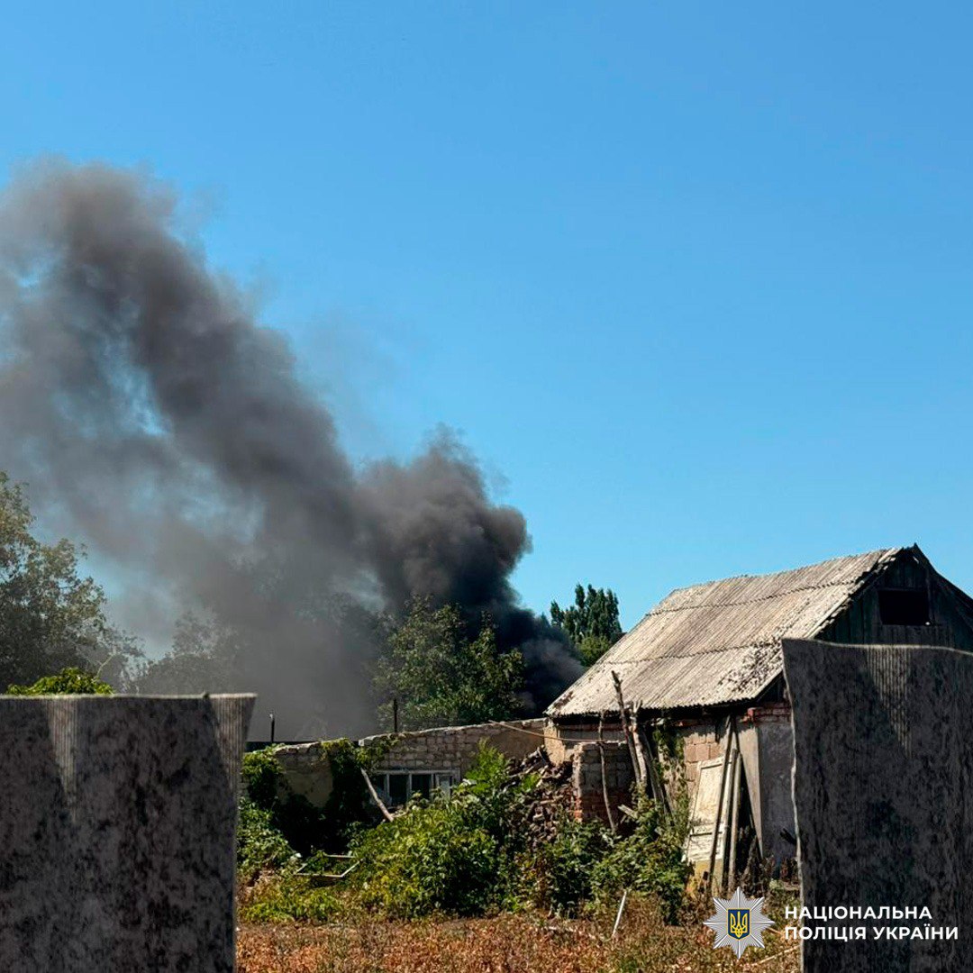 Окупанти вдень обстріляли місто під Харковом: загинула жінка, ще 10 — поранено. Фото: Нацполіція